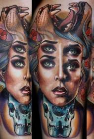 肩の神秘的な女性の肖像画のタトゥーパターン