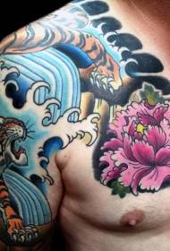 боја на рамо Јапонски традиционален тетоважа на тигар и цвет