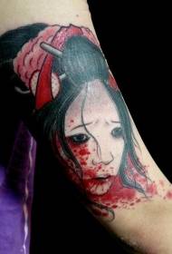 Murid berdarah lengan besar siswa geisha pertama dicat pola tato