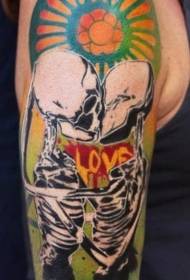 Kissing kranium par farvede skulder tatovering billeder