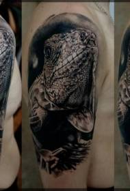 ramena realizam stil boja veliki gušter Tattoo slika