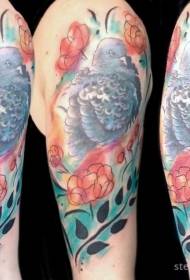 pombo de cor de ombro com padrão de tatuagem de flor