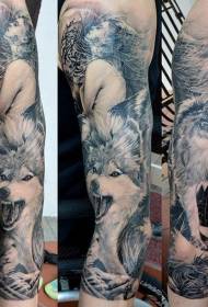 bahu abu-abu Paulo Wolf dan corak tatu gadis
