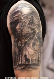 spalla tatuaggio lupo foresta grigio lavato nero