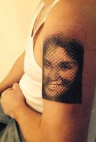 Lengan besar gaya pixel pola tato potret wanita hitam