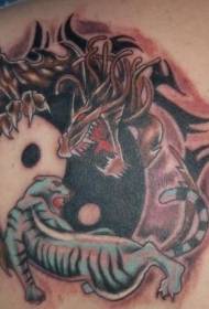 Achter yin en yang roddel met tijger en draak tattoo patroon