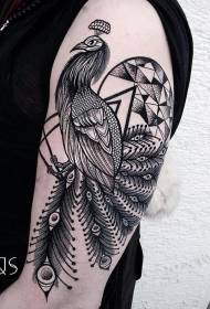 Storarm illustrasjonsstil svart stor påfugl geometrisk tatoveringsmønster