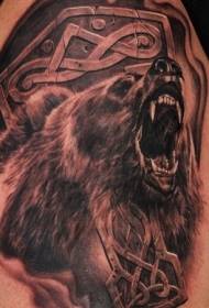 Roеча глава мечка со шема на тетоважа со грав на Селтик