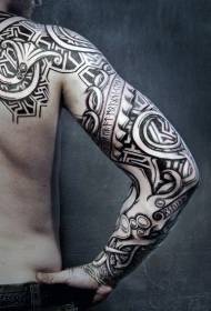 Ruky a ramená čierne rôzne staroveké ornament a vzor tetovanie listov