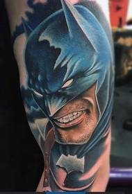 Malgranda brako kolora karikaturo kolera batman tatuaje mastro