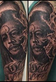 Brazo grande único hombre negro retrato carta tatuaje patrón