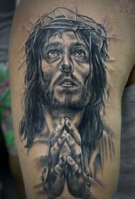 Modèle réaliste de tatouage Jésus de prière noir et blanc à gros bras