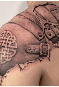 Gizonezko sorbalda korapiloko korapilo tatuaje eredua