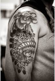 Большая рука, шикарный черный индийский портрет с татуировкой льва