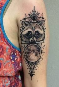 Stor arm enkel svartgrå tvättbjörn med geometrisk planet tatuering mönster