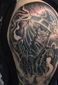 Gwo bra grenpe zo bwa tèt nwa e blan ak modèl tatoo simityè