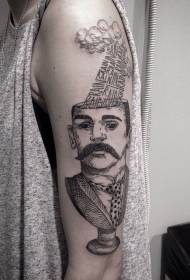 Big krah surreal me shkronja të zeza statuja dhe model tatuazhesh re