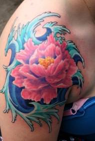 Schouder roze Japanse bloem en golvend tattoo-patroon