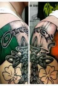 Aarmfaarf iresche Fändel Kräiz a Shamrock Tattoo Muster