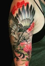 Triângulo de braço grande com padrão de tatuagem de pássaro colorido