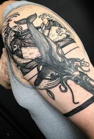 Ingalo emnyama ye-squid ehlasela i-whale tattoo