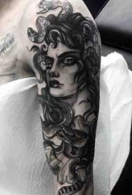 Arm yakaipa Medusa uye nyoka nhema grey tattoo maitiro