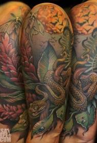 Pitão de planta de braço grande com padrão de tatuagem de morcego e borboleta