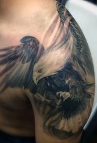 Realistic realistic flying eagle tattoo pattern on the shoulders