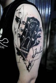 Arm swart en wit realistiese Gypsy kitaarbrief tattoo patroon