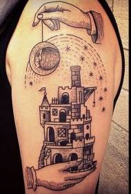 Castillo de fantasía de brazo negro de línea grande con patrón de tatuaje de mano de estrellas de luna