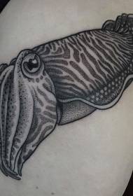 Dubh agus bán ag greamú patrún tattoo réalaíoch réalaíoch