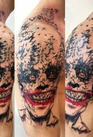 Griezelig clown tattoo-patroon op de schouder