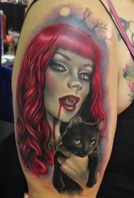 猫のタトゥーパターンを持つ伝統的なスタイルのカラフルな吸血鬼の女性を腕します。