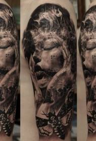 Modello di tatuaggio donna horror farfalla realistica stile grande braccio bianco