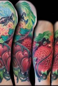 큰 팔 매우 아름다운 색깔의 다양한 열매와 꿀벌 문신 패턴