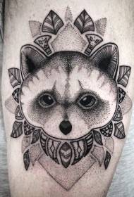 Patrón de tatuaxe de mapache de estilo negro