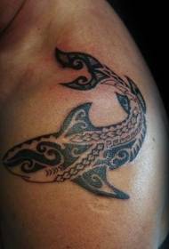 Modello di tatuaggio di squalo in stile polinesiano nero sulla spalla