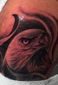 Рука черный серый реалистичный стиль татуировки головы орла
