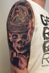 Cranio in stile realistico a grande braccio con motivo tatuaggio corona e cimitero