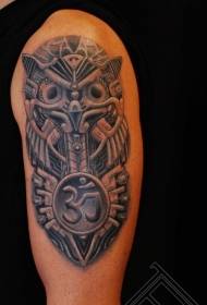 Braç mussol de pedra tribal amb patró de tatuatge de símbol