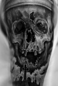 Cranio danneggiato in bianco e nero combinato con il modello del tatuaggio del cimitero scuro