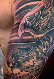 Brazo grande old school negro águila voladora patrón de tatuaje