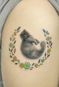 Liela rokas skaists krāsains kaķis ar ziedu tetovējuma modeli
