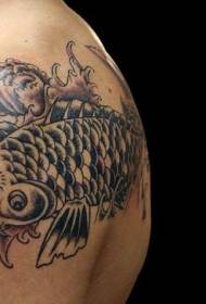 Model de tatuaj koi negru la umăr