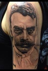 Kar természetes reális fekete szürke férfi portré tetoválás minta