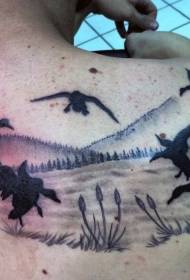 Μαύρη πεταλούδα και το τατουάζ τοπίο στην πλάτη