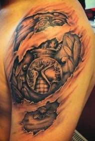 Insolito modello di tatuaggio a strappo misterioso grigio nero nero