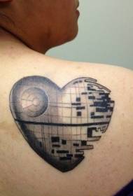 Чорний візерунок татуювання зірки у формі серця з унікальним дизайном плеча