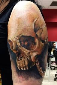 Färgglada skalle tatuering mönster i axel realistisk stil