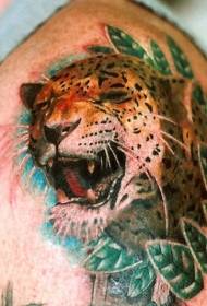 写实的猎豹头像和叶子纹身图案